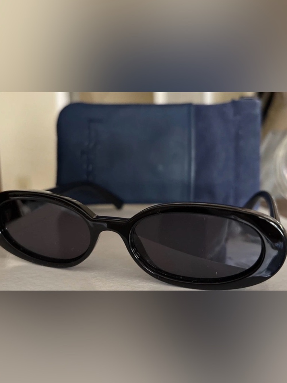 NWOT Le Specs Outta Love Sunglasses , Unisex, 90S Sleek Style Blk mono w CASE
